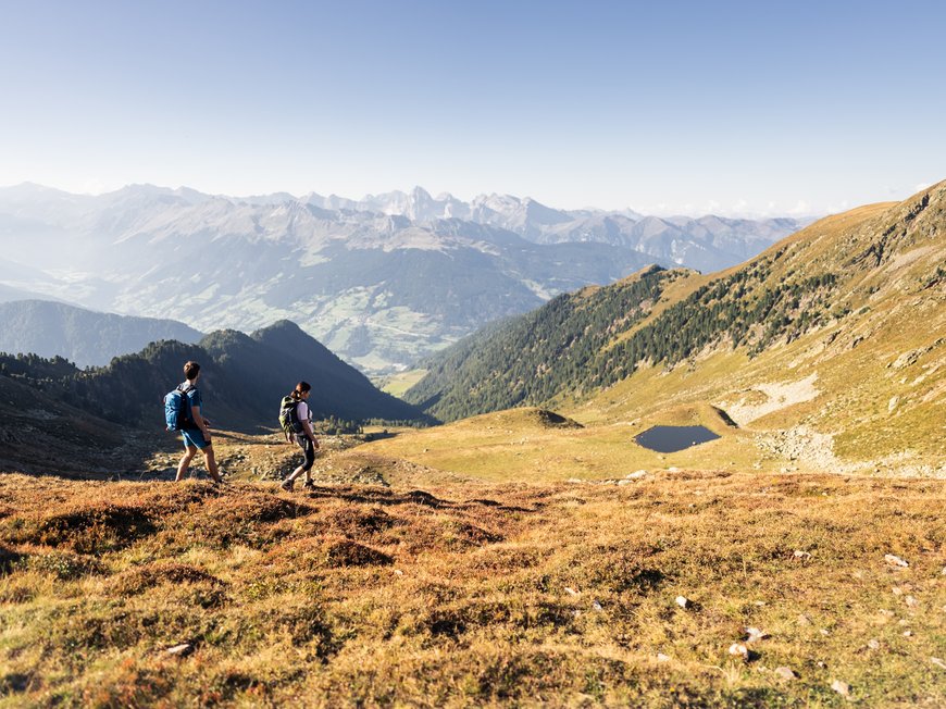 Lahnerhof, your hotel near Sterzing Two hikers on a mountain trail with panoramic view of the Alps